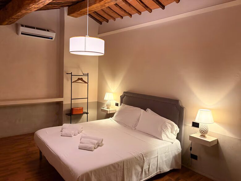 Roman Hill Farmhouse - Monte San Savino, Italy