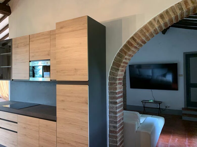 Roman Hill Farmhouse - Monte San Savino, Italy