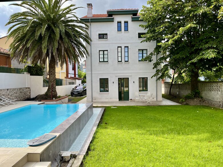 Garden and Pool Home by Salinas Beach - Castrillón, Spain