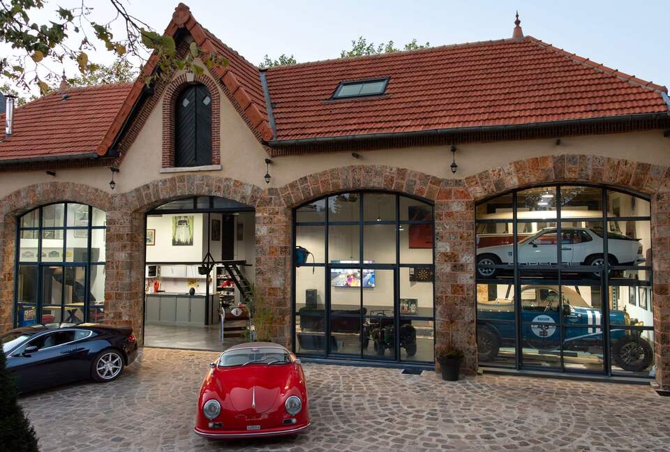 A Historic Residence Opposite Château de Bonnelles - Bonnelles, France