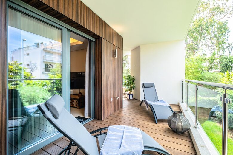 Elegant Escape on Cap d'Antibes - Antibes, France