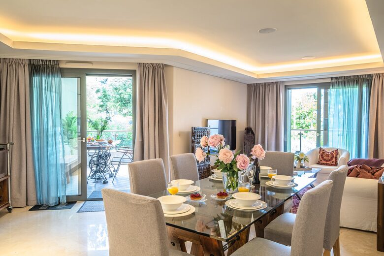 Elegant Escape on Cap d'Antibes - Antibes, France