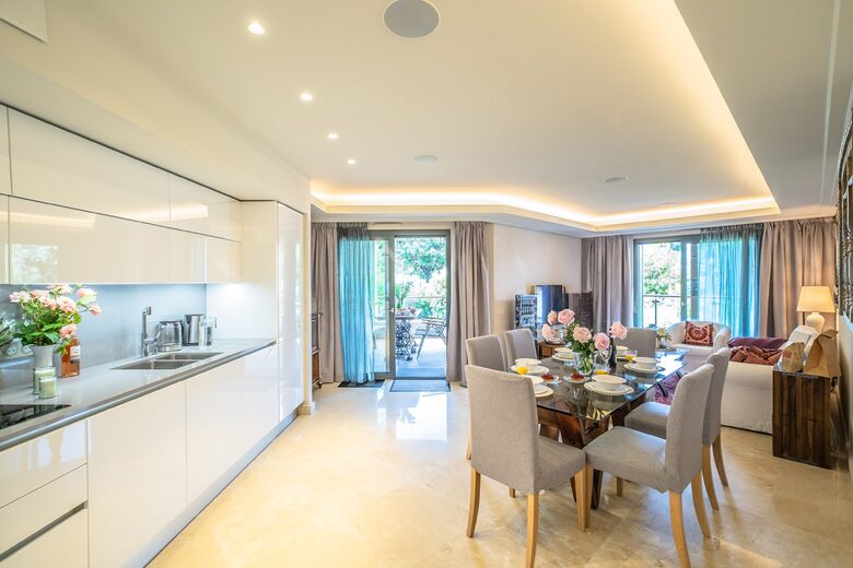 Elegant Escape on Cap d'Antibes - Antibes, France