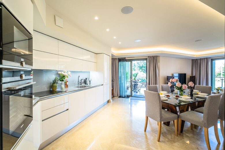 Elegant Escape on Cap d'Antibes - Antibes, France
