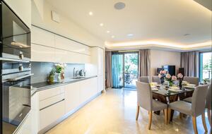 Elegant Escape on Cap d'Antibes - Antibes, France