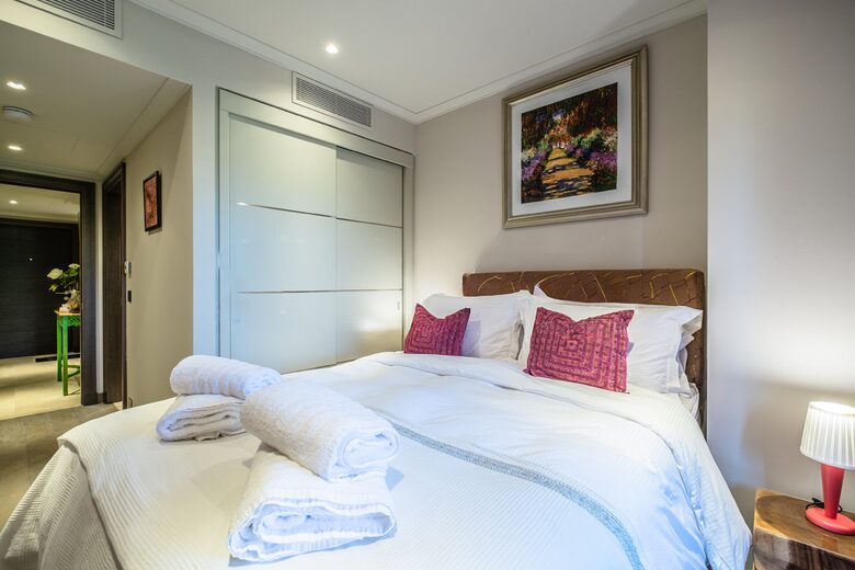 Elegant Escape on Cap d'Antibes - Antibes, France