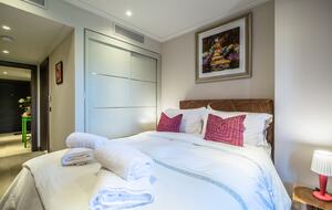 Elegant Escape on Cap d'Antibes - Antibes, France