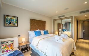 Elegant Escape on Cap d'Antibes - Antibes, France