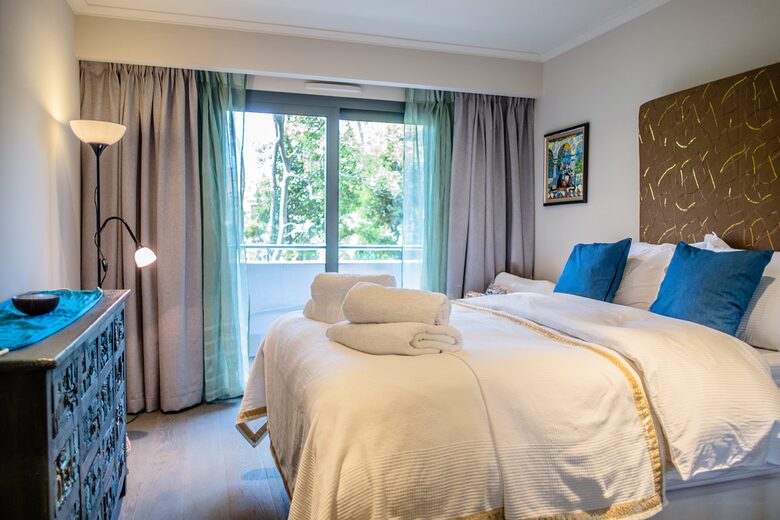 Elegant Escape on Cap d'Antibes - Antibes, France