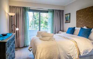 Elegant Escape on Cap d'Antibes - Antibes, France
