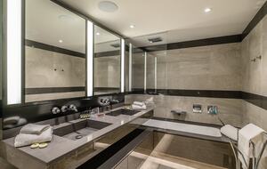 Elegant Escape on Cap d'Antibes - Antibes, France
