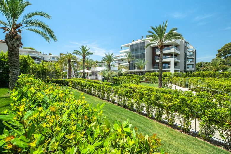 Elegant Escape on Cap d'Antibes - Antibes, France