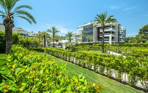 Elegant Escape on Cap d'Antibes - Antibes, France