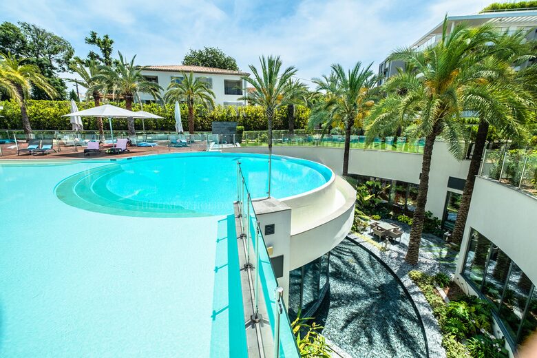 Elegant Escape on Cap d'Antibes - Antibes, France