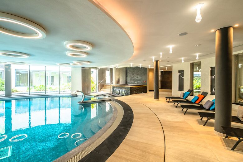 Elegant Escape on Cap d'Antibes - Antibes, France