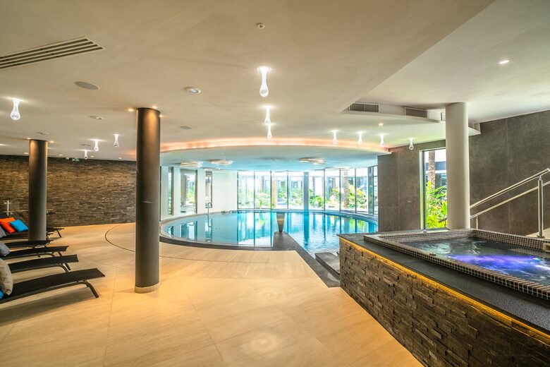 Elegant Escape on Cap d'Antibes - Antibes, France