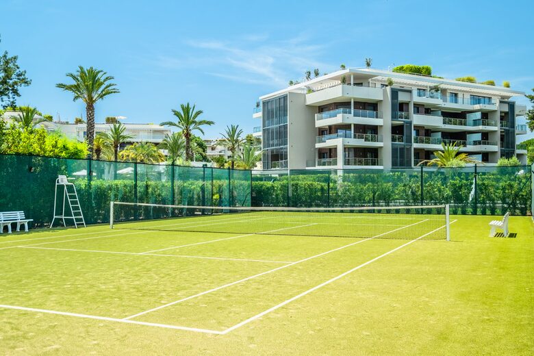 Elegant Escape on Cap d'Antibes - Antibes, France