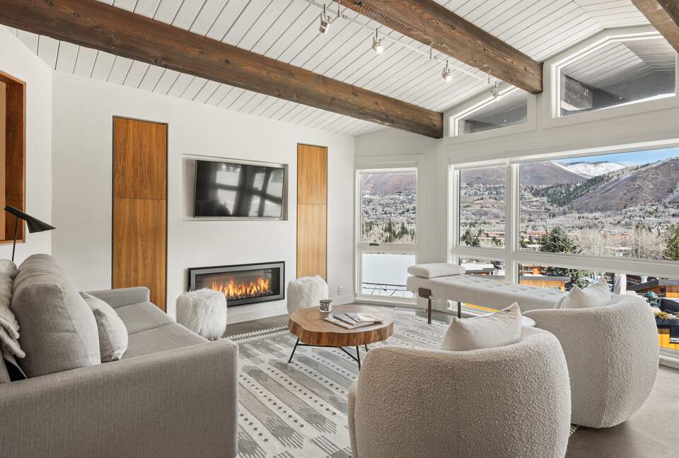 Aspen Mountain Condo with Pool & Downtown Access - Aspen, Colorado