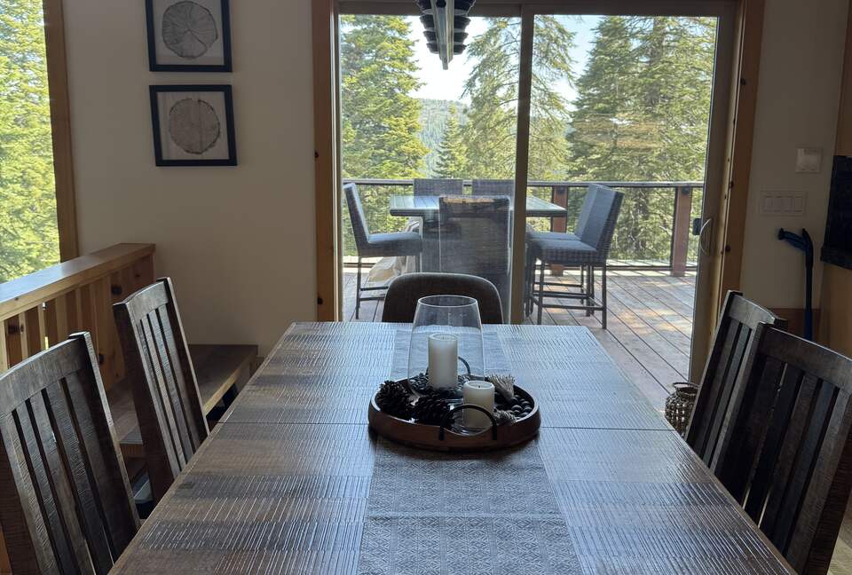 Dining area adjacent to kitchen