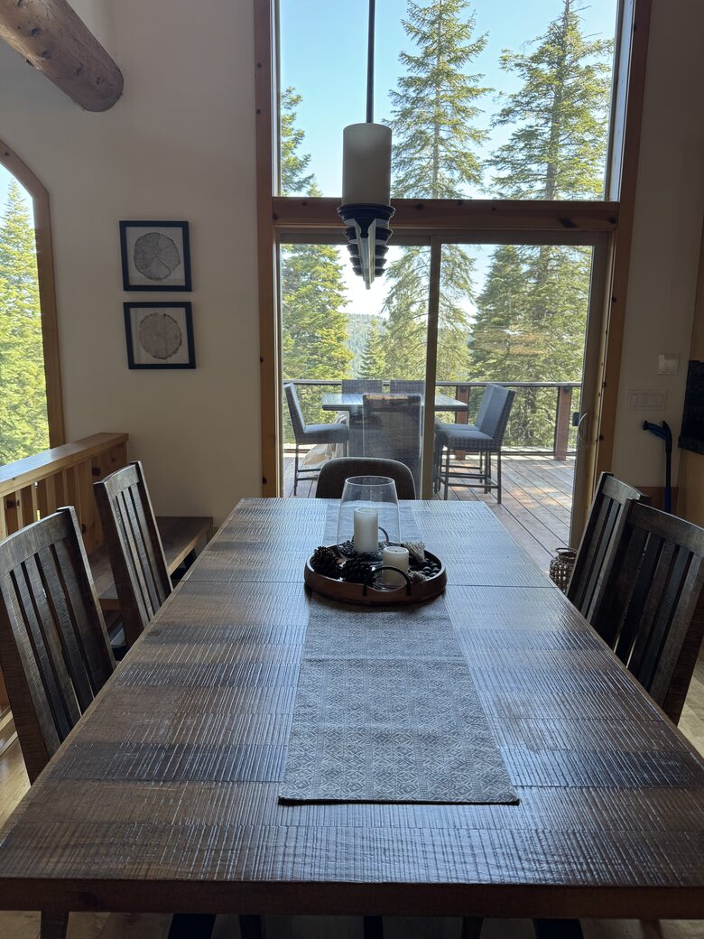 Dining area adjacent to kitchen