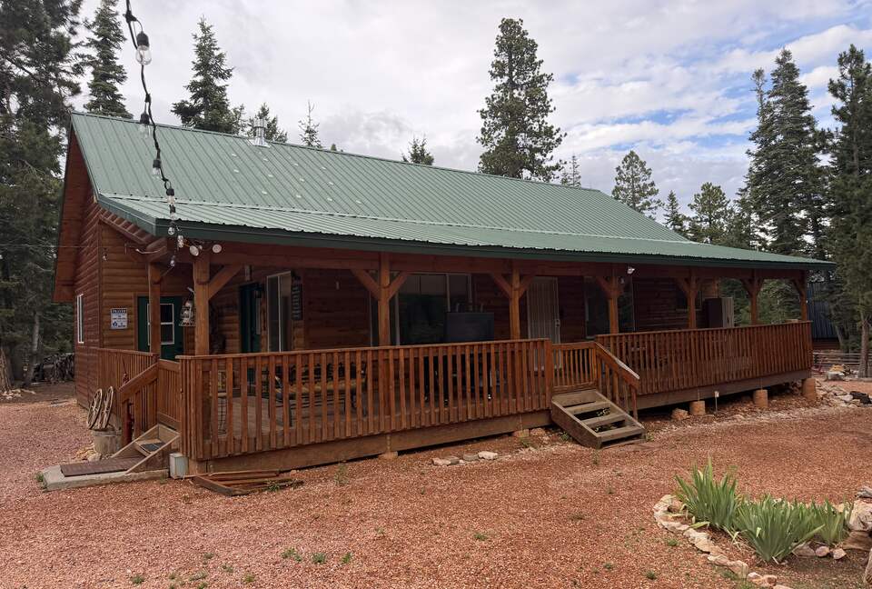 Duck Creek Mountain Cabin with Hot Tub & Casita - Duck Creek Village, Utah