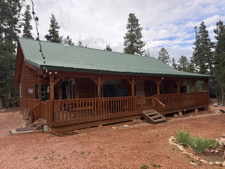 Duck Creek Mountain Cabin with Hot Tub & Casita - Duck Creek Village, Utah