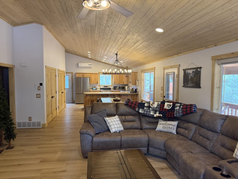 Duck Creek Mountain Cabin with Hot Tub & Casita - Duck Creek Village, Utah