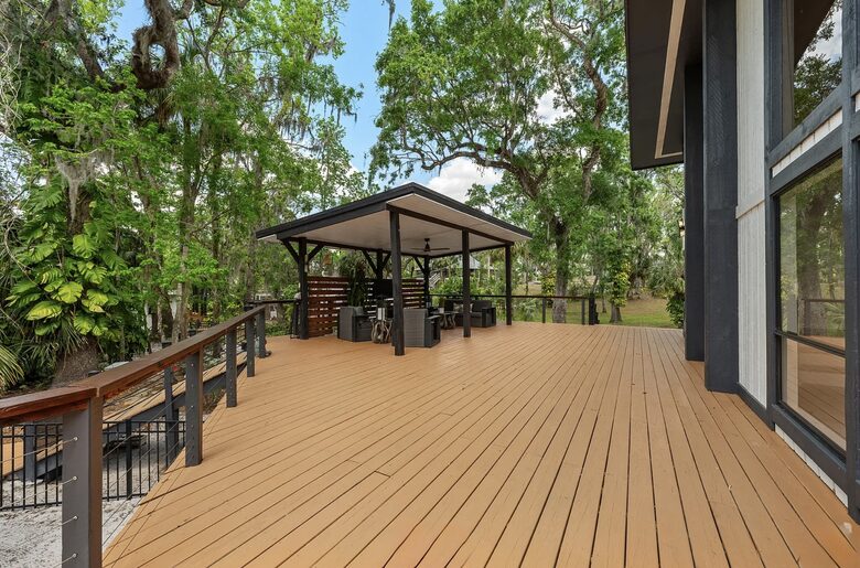 Private Waterfront Haven Along a Tranquil Florida River - Brandon, Florida