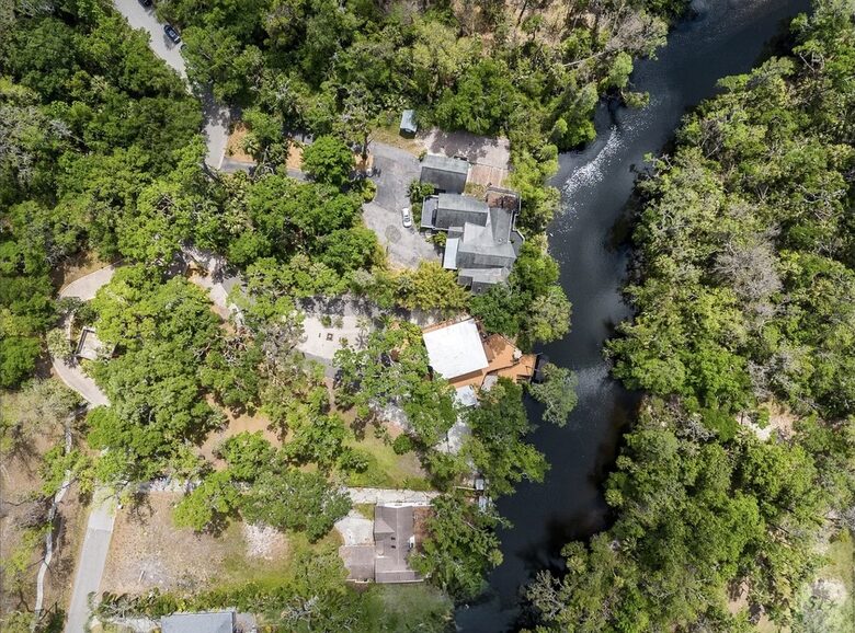 Private Waterfront Haven Along a Tranquil Florida River - Brandon, Florida