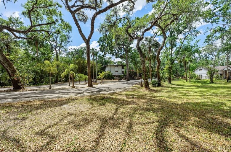 Private Waterfront Haven Along a Tranquil Florida River - Brandon, Florida