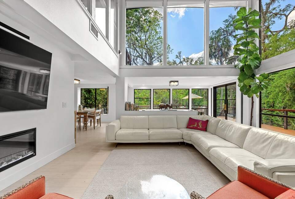 Private Waterfront Haven Along a Tranquil Florida River - Brandon, Florida