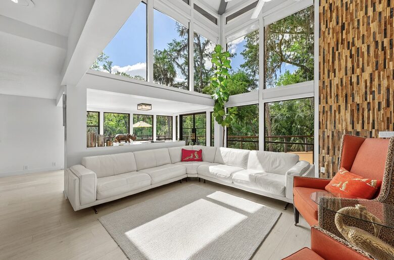 Private Waterfront Haven Along a Tranquil Florida River - Brandon, Florida