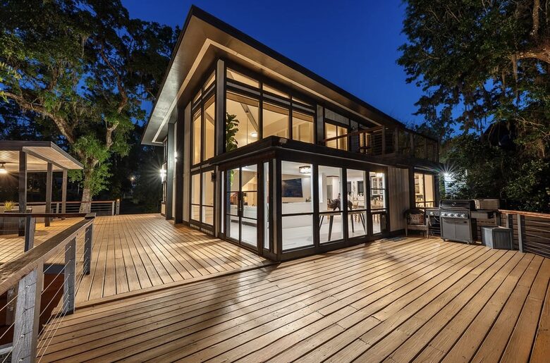Private Waterfront Haven Along a Tranquil Florida River - Brandon, Florida