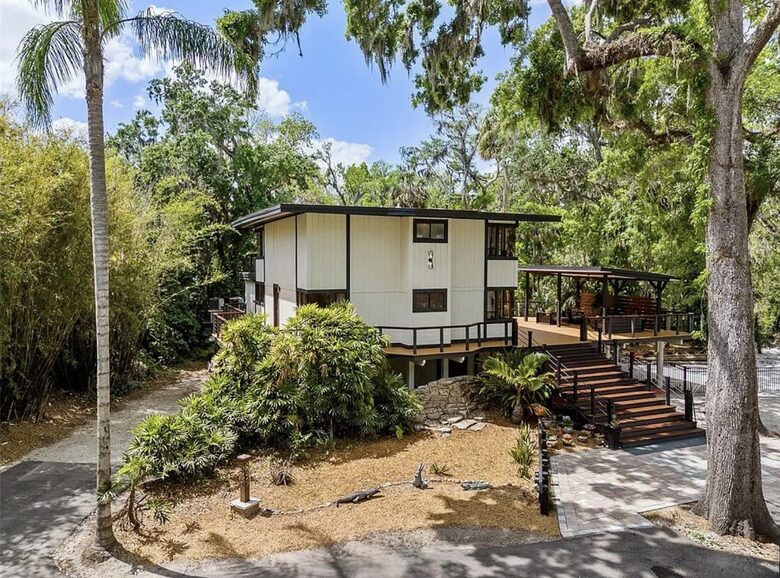 Private Waterfront Haven Along a Tranquil Florida River - Brandon, Florida