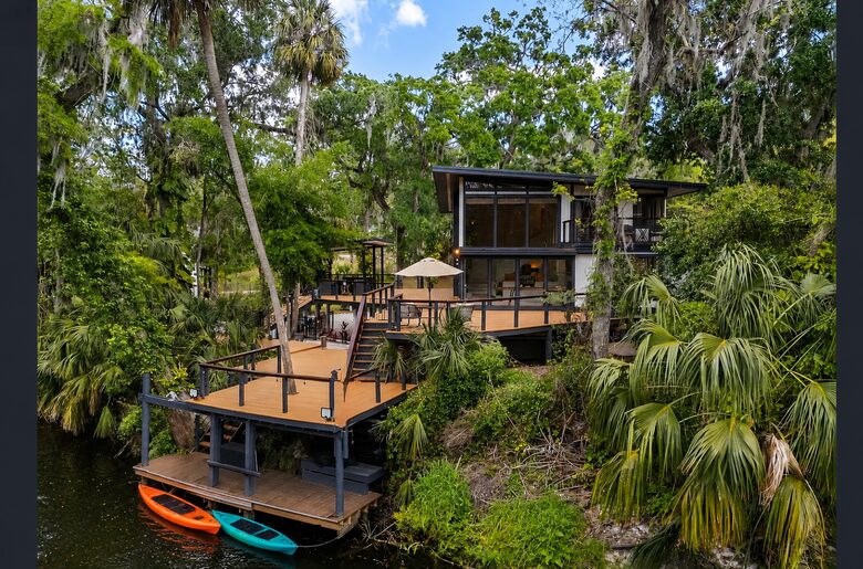 Private Waterfront Haven Along a Tranquil Florida River - Brandon, Florida