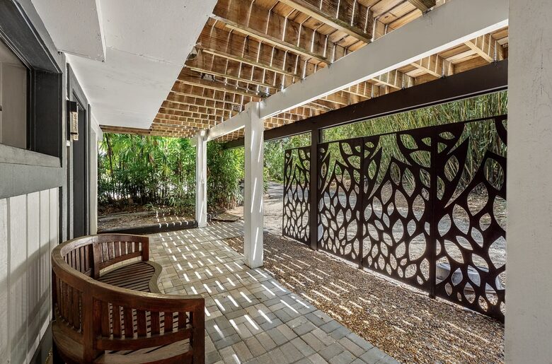 Private Waterfront Haven Along a Tranquil Florida River - Brandon, Florida