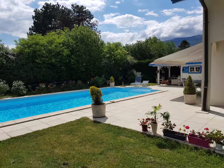 Refined Residence at the Gateway to Geneva - Saint-Genis-Pouilly, France