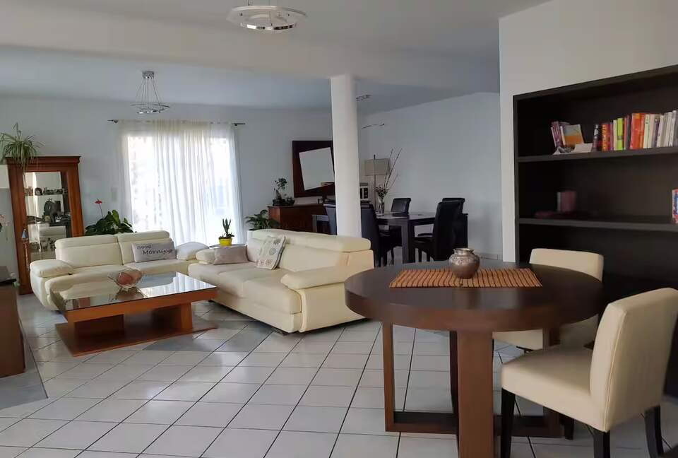 Refined Residence at the Gateway to Geneva - Saint-Genis-Pouilly, France