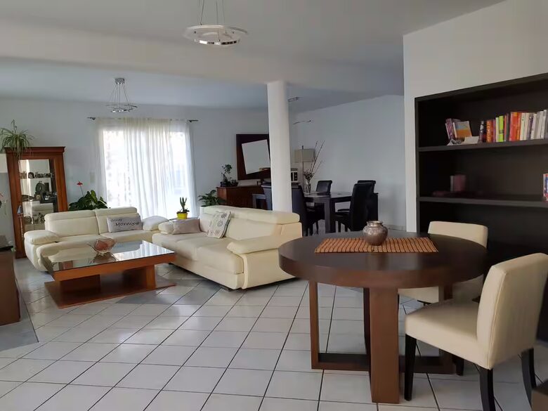 Refined Residence at the Gateway to Geneva - Saint-Genis-Pouilly, France