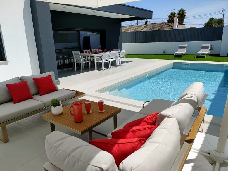 Sophisticated Azeitão Home with Heated Pool - Azeitão, São Simão, Portugal