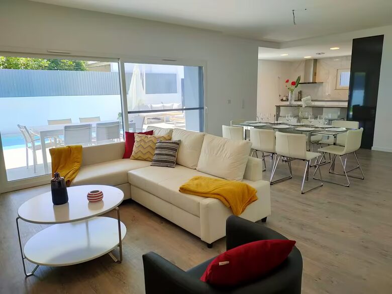 Sophisticated Azeitão Home with Heated Pool - Azeitão, São Simão, Portugal