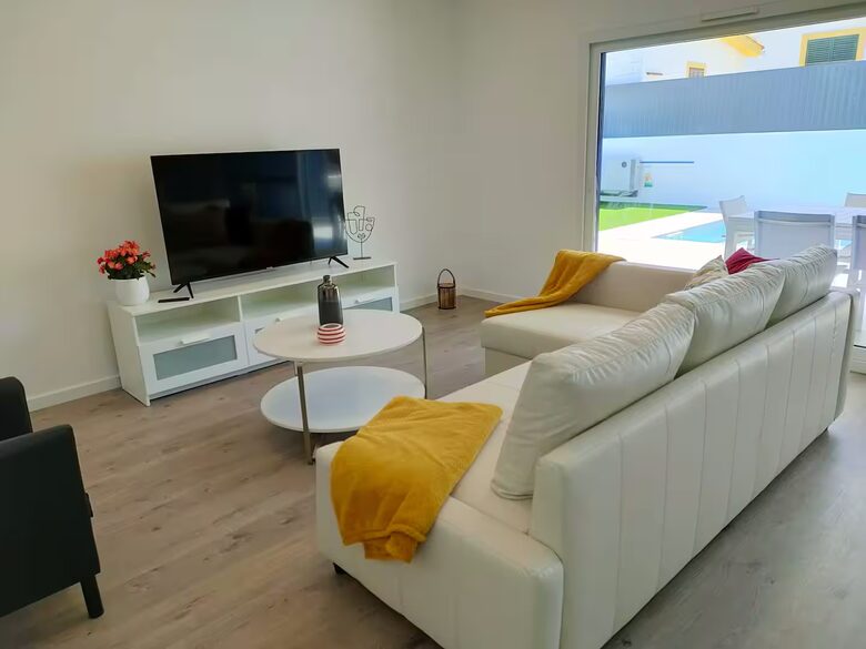 Sophisticated Azeitão Home with Heated Pool - Azeitão, São Simão, Portugal