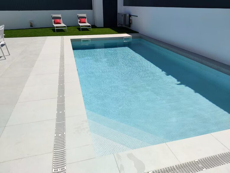 Sophisticated Azeitão Home with Heated Pool - Azeitão, São Simão, Portugal