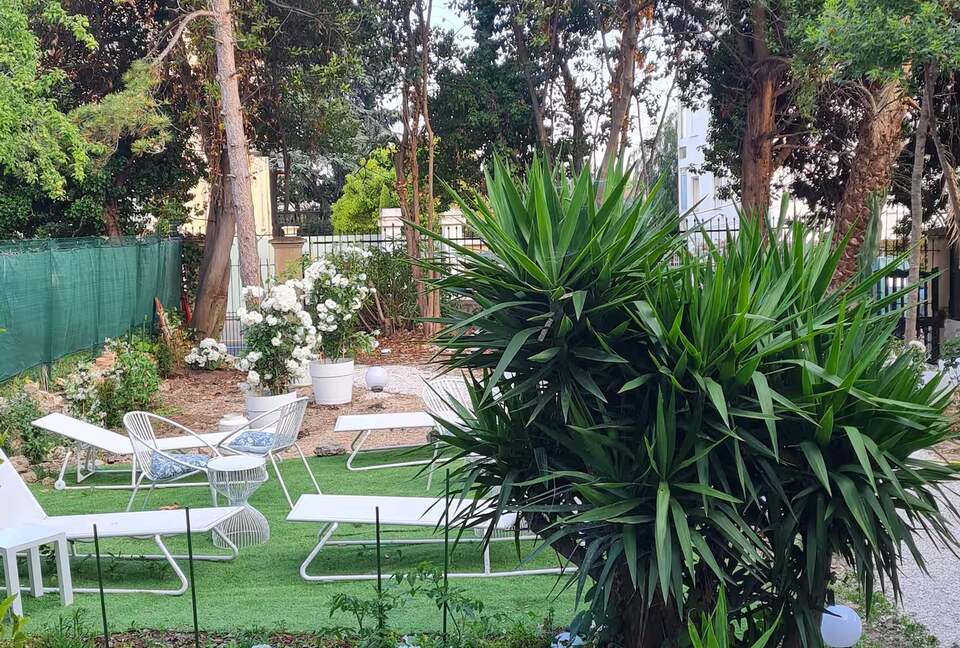 Refined Garden Townhouse in Cannes - Cannes, France