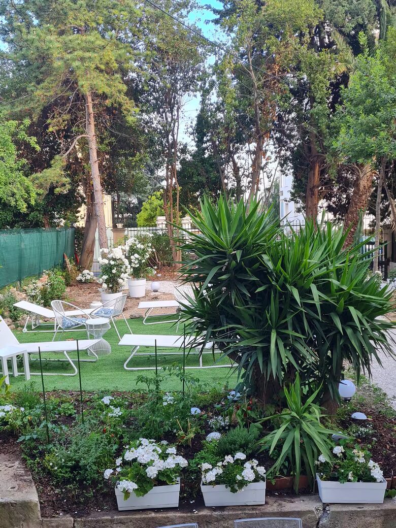 Refined Garden Townhouse in Cannes - Cannes, France
