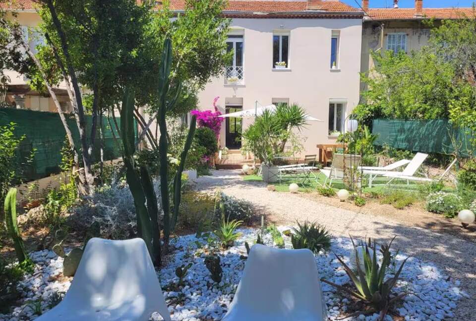 Refined Garden Townhouse in Cannes - Cannes, France