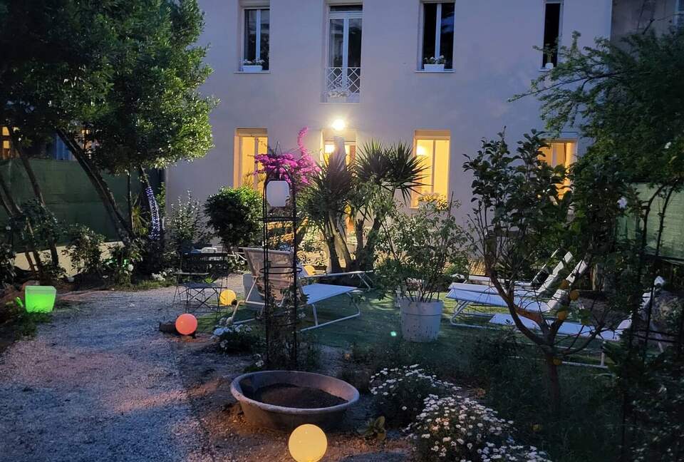 Refined Garden Townhouse in Cannes - Cannes, France