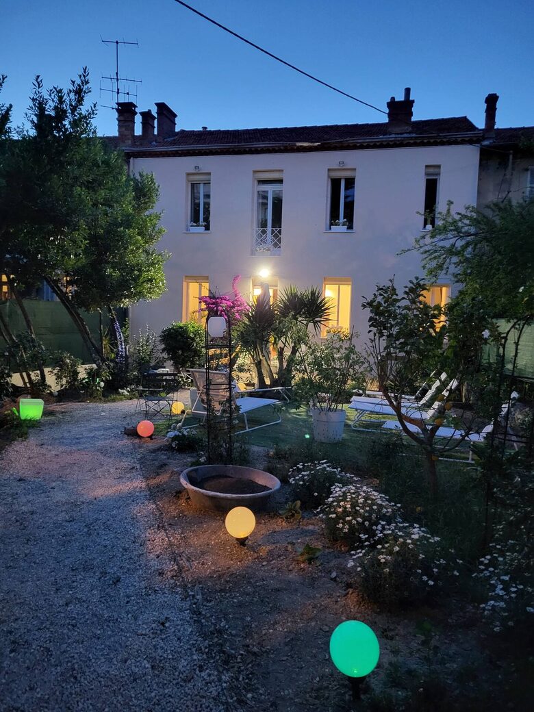 Refined Garden Townhouse in Cannes - Cannes, France