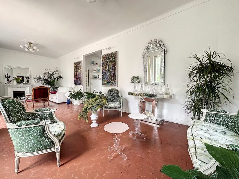 Refined Garden Townhouse in Cannes - Cannes, France