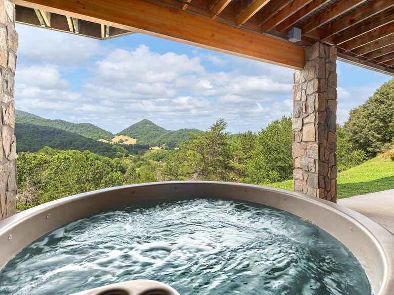 Private Western North Carolina Estate with Panoramic Mountain Views - Clyde, North Carolina